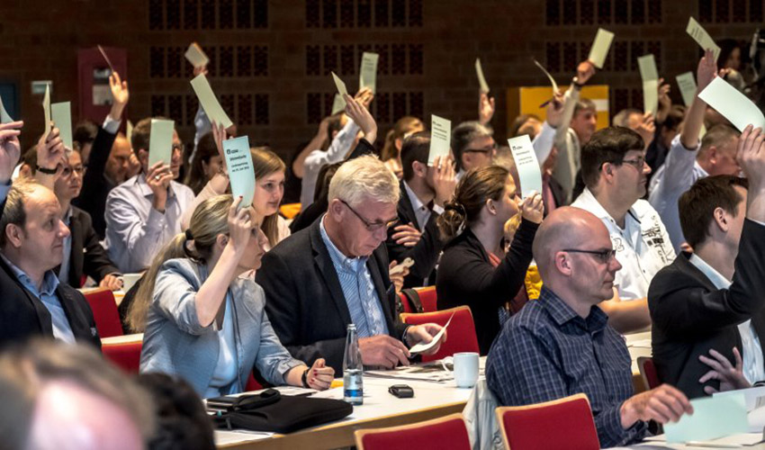 CDU beschließt Kopftuch-Verbot auf ihrem Parteitag 