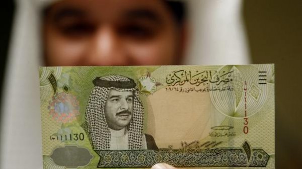 السعودية والكويت والإمارات تنظر في خيارات دعم البحرين بعد هبوط الدينار