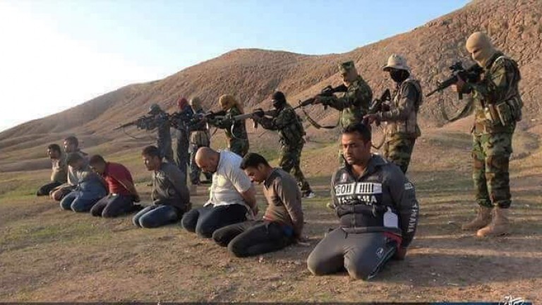 داعش التكفيري يعدم المغدورين الذين اختطفهم على طريق كركوك - بغداد
