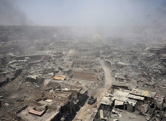 بدء رفع الأنقاض بعد عام من إعلان استعادة الموصل من داعش الإرهابي
