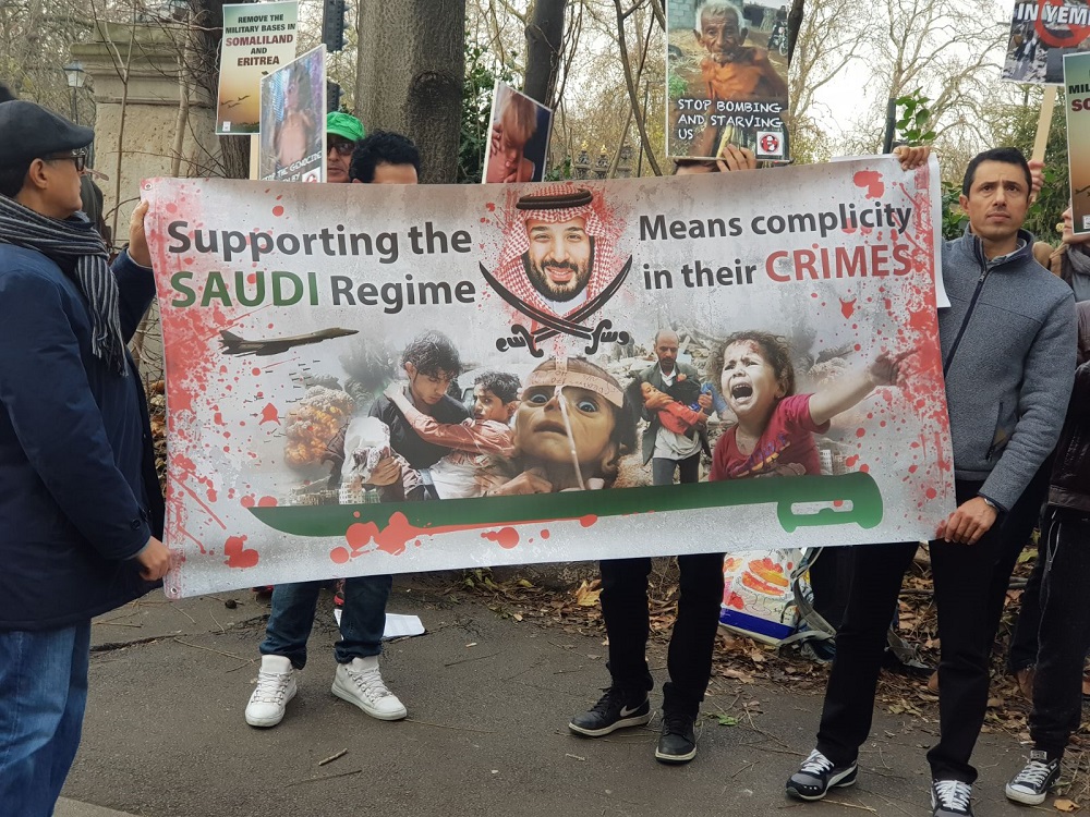 ناشطون ينظمون "الاعتصام الأسبوعي" أمام سفارة آل سعود في لندن
