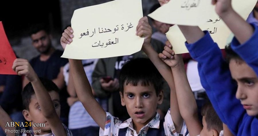 Dozens of Palestinians activists protest in Nablus demands end of PA sanctions on Gaza