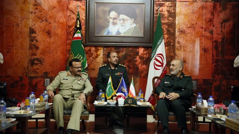 ایران اور پاکستان کی دفاعی تعاون کے فروغ پر تاکید
