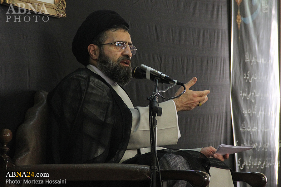 تقرير مصور/ مجلس عزاء في مكتب آية الله الشيخ "كلبایكاني" بمناسبة استشهاد "حمزة" (ع)