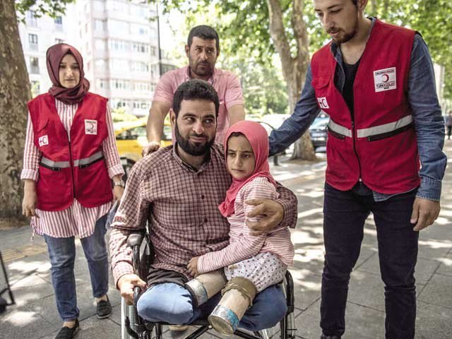 اللہ نے دعا سن لی؛ کمسن شامی لڑکی مایا اب اپنے پیروں پر چلے گی