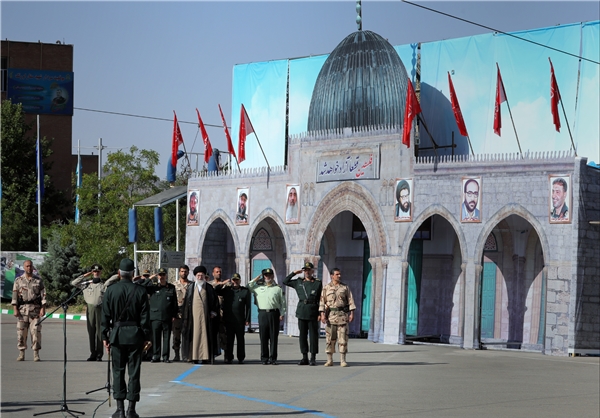تقرير مصور/ قائد الثورة يدخل من بوابة الاقصى لكلية الامام الحسين(ع)