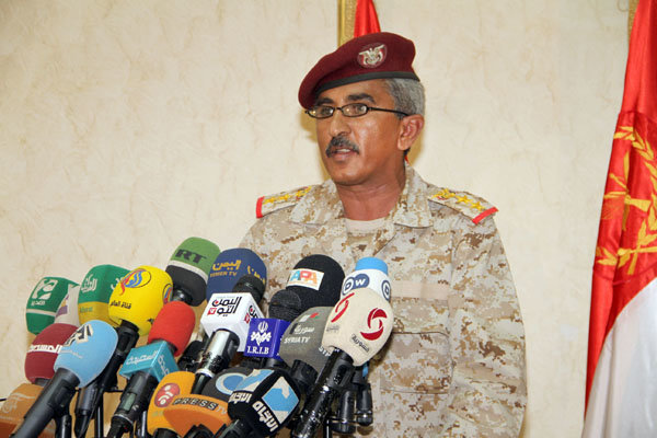 الناطق بإسم الجيش اليمني يسخر من تصريحات "قرقاش"