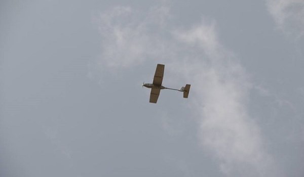 طائرة مسيرة تنفذ سلسلة غارات على مقر قيادة العدوان السعودي في عدن