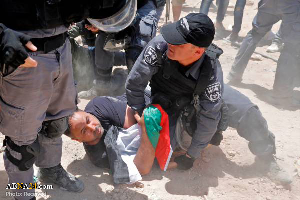 تقرير مصور/ شرطة الاحتلال الإسرائيلية تقمع فلسطينيين تظاهروا بسبب هدم منازلهم