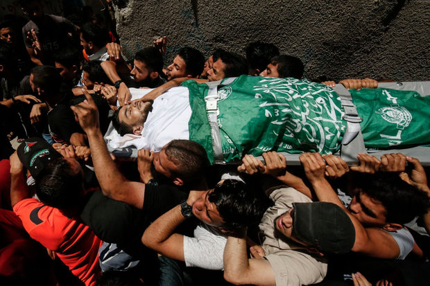 اسرائیلی فوج کی فائرنگ سے 1 فلسطینی شہید سیکڑوں زخمی