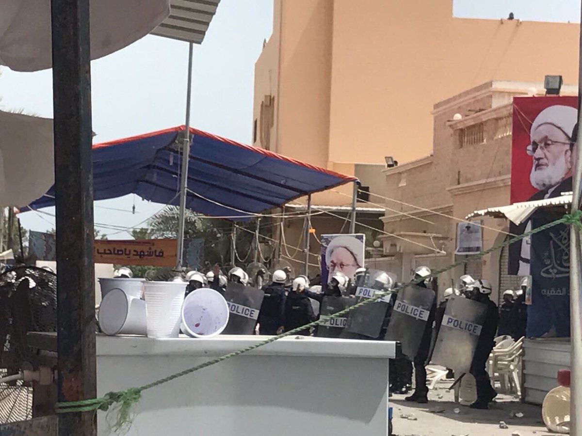 استمرار الحواجز الإسمنتية والمركبات العسكرية في محيط منزل "الشيخ عيسى قاسم"