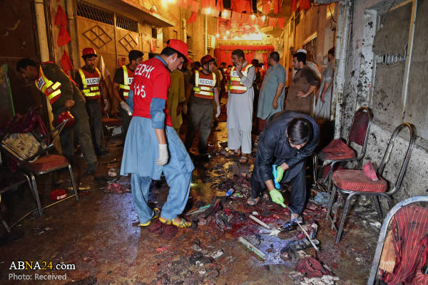 Explosion in Peshawar city leaves at least 20 dead, several wounded / Pics