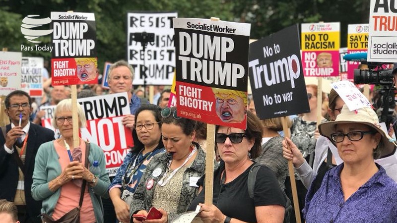 Trump criticou o plano de Brexit suave na frente da May como barreira na mataria de acordo comercial entre Reino Unido e EUA