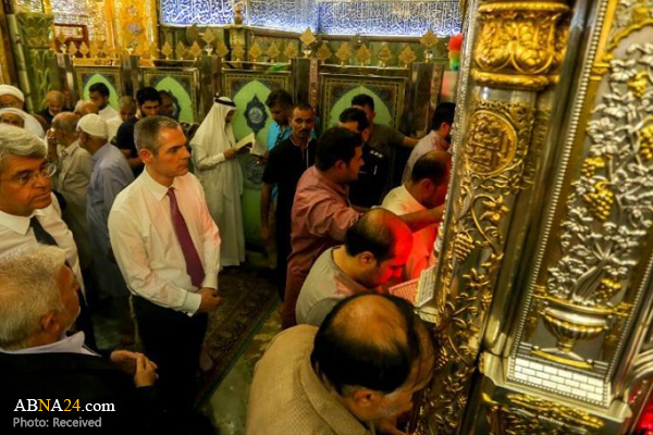 French ambassador in Iraq visitsthe Holy Shrine of Imam Ali (A.S.) / Pics