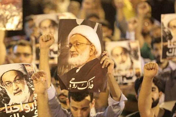 معارض بحريني يكشف عن ان النظام يفرض على آية الله قاسم حصارا رغم سفره للعلاج