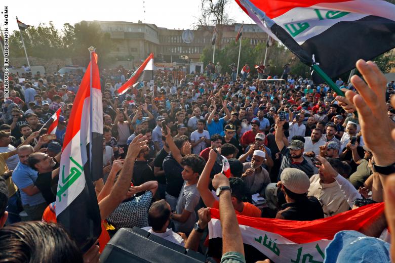 الحكومة العراقية للمتظاهرين: "وصلت رسالتكم وسنلبي مطالبكم"