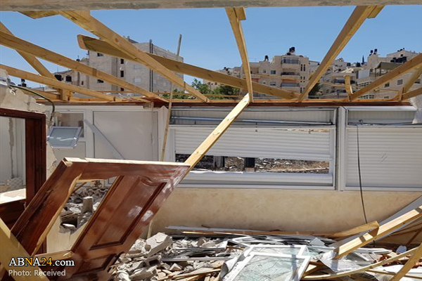 Israeli forces demolish Palestinian home in East Jerusalem al-Quds / Pics