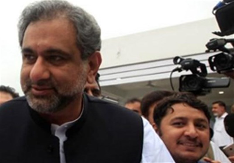 ن لیگ کے سینیئر رہنما اور سابق وزیراعظم  شاہد خاقان عباسی کا مری میں پتھراؤ کے ساتھ استقبال