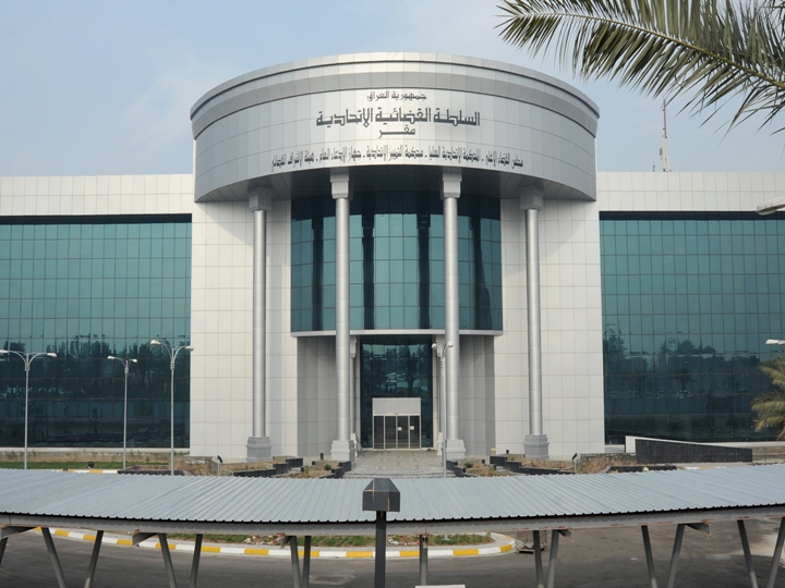 بعد طعن العبادي القضاء يأمر بوقف العمل بقانون "امتيازات النواب"
