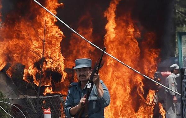 14 قتيلا بهجوم انتحاري عند مدخل "مطار" كابول الدولي