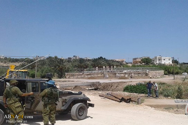 Israeli bulldozers demolish water pipeline in Palestinian village