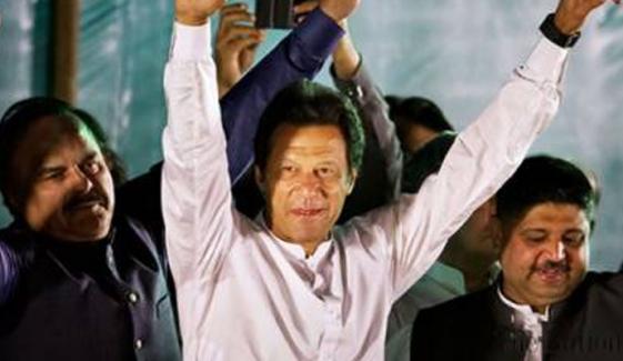 عمران خان نے میدان مار لیا
