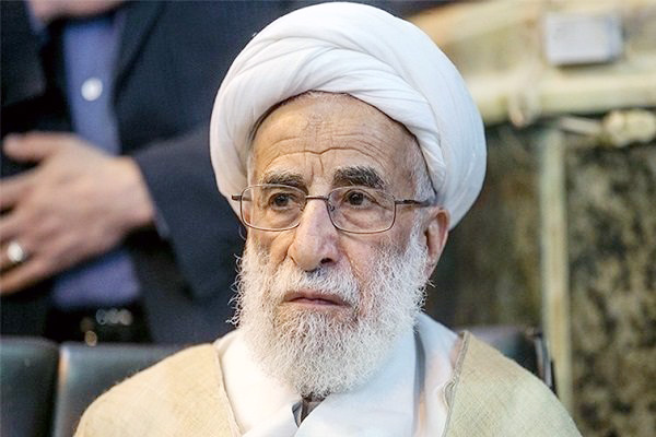 آیت اللہ جنتی: آج ایران اقتصادی جنگ لڑرہا ہے/ باہمی اتحاد پر تاکید