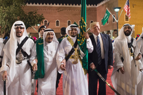 ترامب يحلب "الدول الخليجية" من جديد بذريعة ناتو عربي!