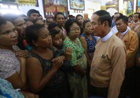 ေရေဘးသင့္ျပည္သူမ်ား စား၀တ္ေနေရး အဆင္မေျပလွ်င္ အကူအညီေတာင္းခံႏုိင္ေသာ ဌာနႏွင့္ အဖြဲ႕အစည္းမ်ားကို သမၼတေျပာၾကား