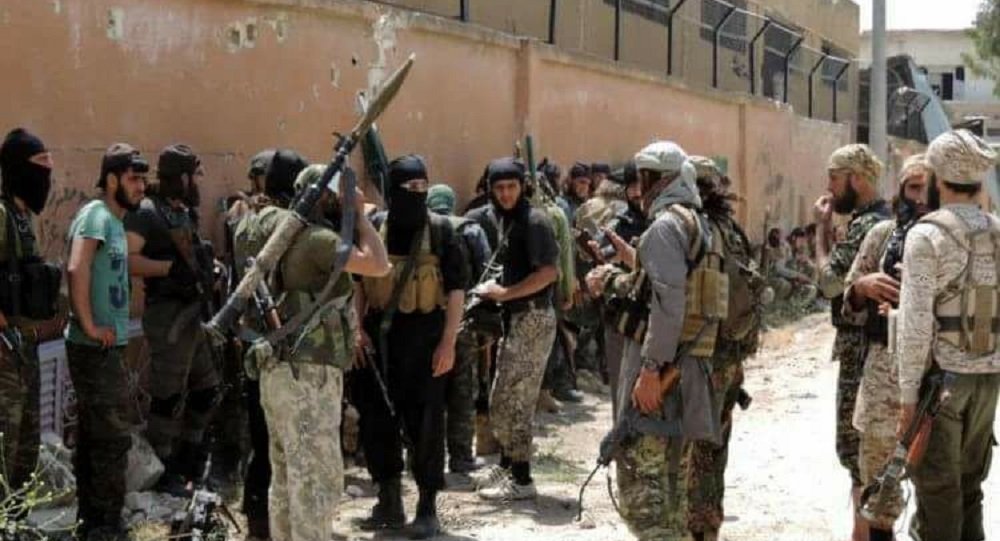 الجيش السوري يستعد لتحرير إدلب وعشرات المسلحين يتركون السلاح ويفرّون