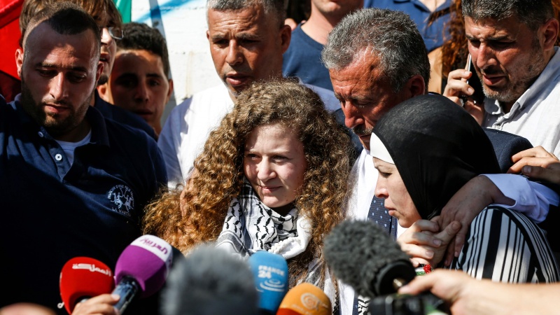 Israel liberta adolescente palestina ícone da resistência