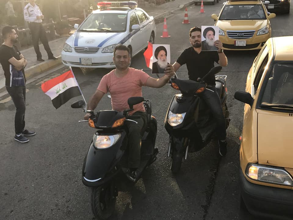 حشود غفيرة تعلن ولاءها وتأييدها لتحذيرات المرجع السيستاني للقوى السياسية+(صور)
