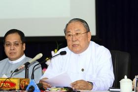  ဦးေက်ာ္ေက်ာ္ေမာင္ကို ဗဟိုဘဏ္ဥကၠ႒အျဖစ္ လႊတ္ေတာ္က ကန္႔ကြက္သူမရွိ အတည္ျပဳ အေျပာင္းအလဲမလုပ္ႏုိင္သျဖင့္ တာဝန္ကို လက္မခံသင့္ေတာ့ေၾကာ