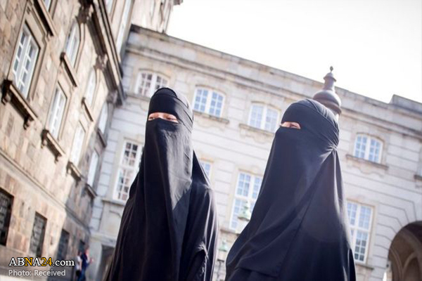 Danish Muslims defy niqab ban