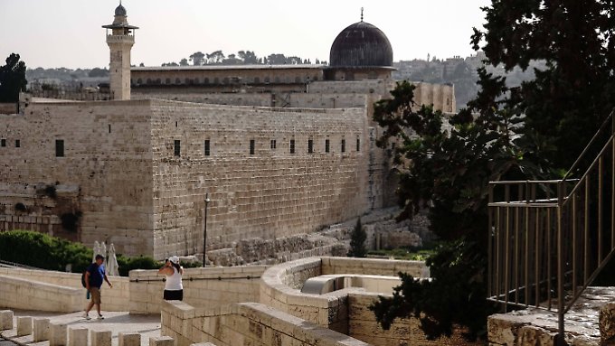 Israels Polizei stürmt Al-Aksa-Moschee