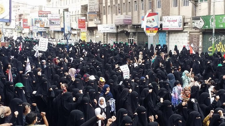مسيرة نسائية بالعاصمة صنعاء تنديدا بجرائم العدوان وأدواته 