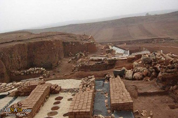 Terrorists begin excavation works at archeological site in Idleb to smuggle antiquities to Turkey