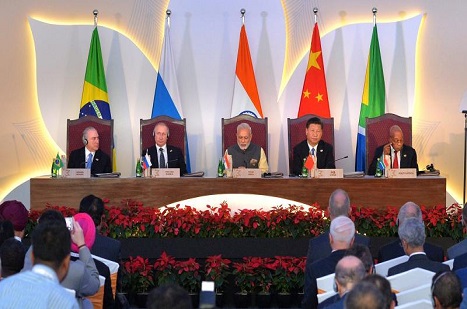 Uzmanlardan BRICS tespitleri: ABD'nin dolar hakimiyeti kırılabilir