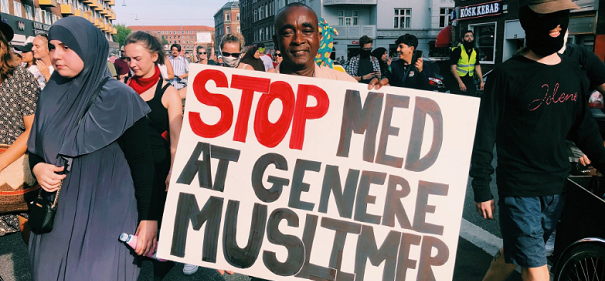 Tausende demonstrieren gegen Burkaverbot