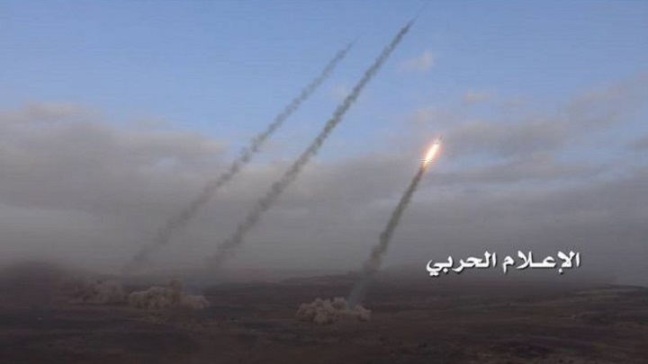 الجيش اليمني يقصف بالصواريخ الباليستية أهدفا عسكرية سعودية بجيزان