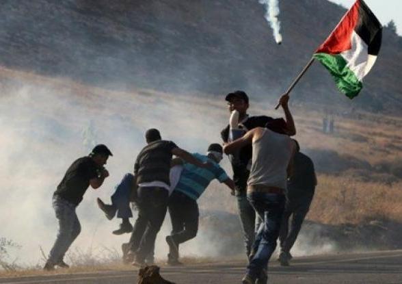 إصابة عشرات الفلسطينيين بمواجهات مع الاحتلال بالقدس