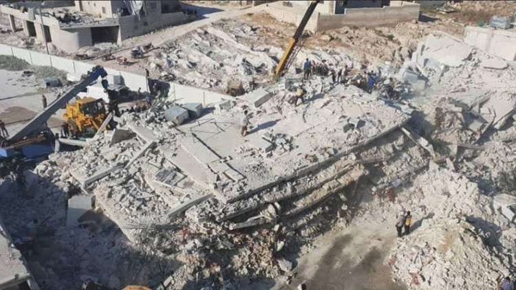انفجار مستودع للإسلحة في إدلب يودي بحياة 39 شخصا