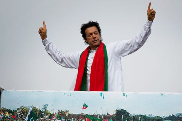 عمران خان پاکستان کے 22 ویں وزير اعظم منتخب