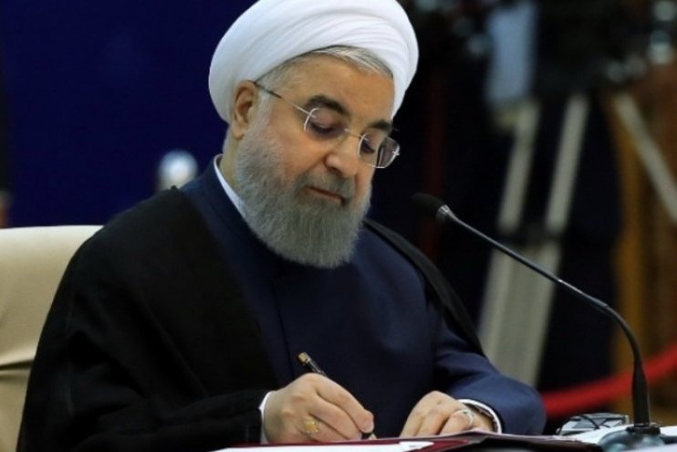 الرئيس الإيراني يهنئ بانتخاب رئيس وزراء باكستان الجديد
