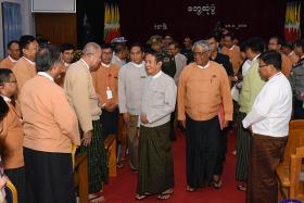 အစီရင္ခံစာမ်ားကို ဂ႐ုတစိုက္ဖတ္႐ႈေနၿပီး အေျခအေနမွန္သာ တင္ျပရန္ သမၼတမွာၾကား