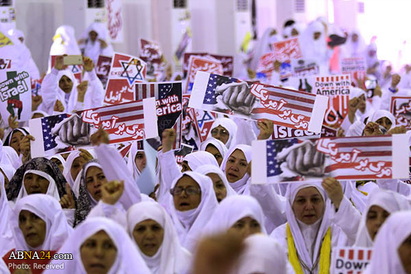 Jemaah Haji Iran Gelar Ritual Bara'ah di Padang Arafah