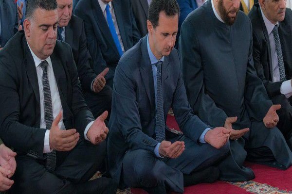 صدر بشار اسد نے دمشق کی الروضہ مسجد میں نماز عید ادا کی + تصویر