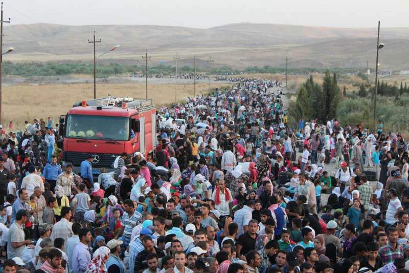 نزوح 4 آلاف شخص عن إدلب إلى حماة شمال غربي سوريا