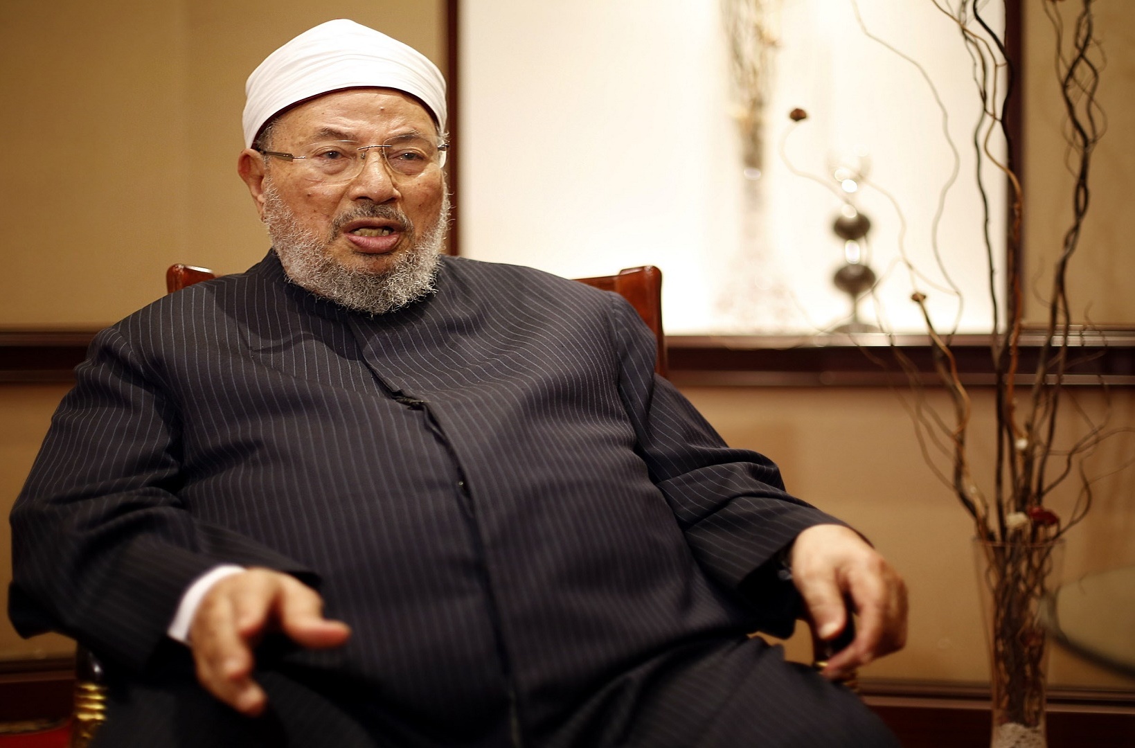 القرضاوي يدعو الى مقاطعة الحج