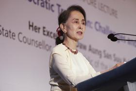  ယခုအကူးအေျပာင္းကာလသည္ အ႐ႈပ္ေထြးဆံုးႏွင့္ စိန္ေခၚမႈအမ်ားဆံုးျဖစ္ဟု ေဒၚေအာင္ဆန္းစုၾကည္ေျပာၾကား တပ္မေတာ္ႏွင့္ ဆက္ဆံေရး မဆိုးရြားဟု